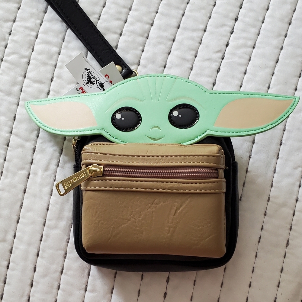 Baby Yoda Wristlet Loungefly Disney